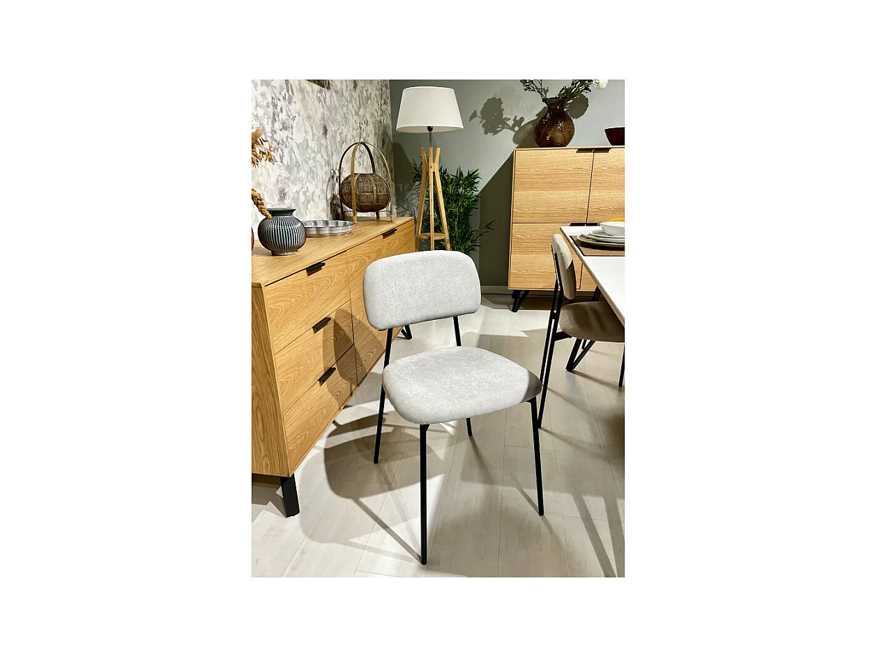 Lot de 2 chaises tissu gris clair et pieds métal noir – DELILAH