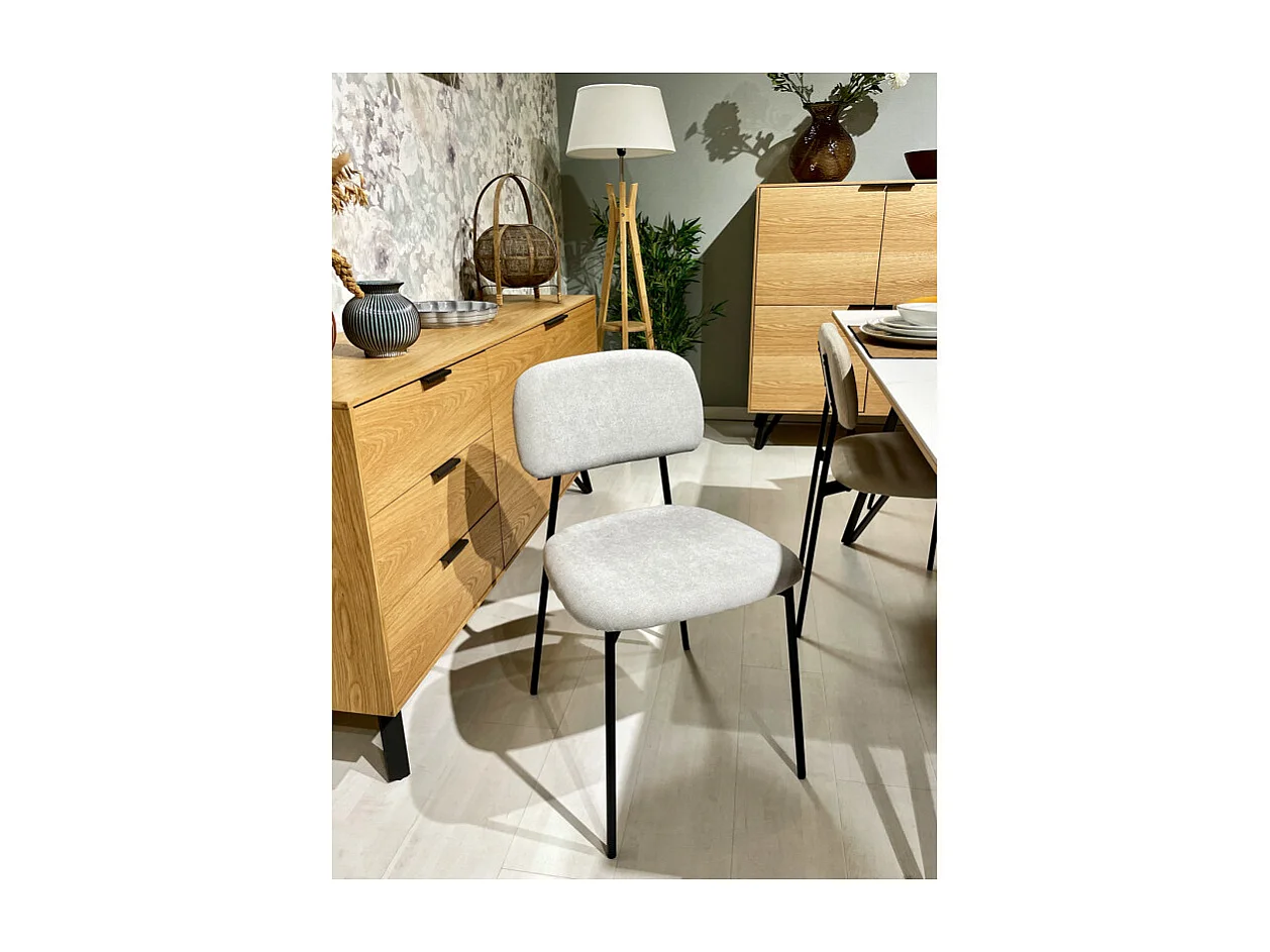 Lot de 2 chaises tissu gris clair et pieds métal noir – DELILAH