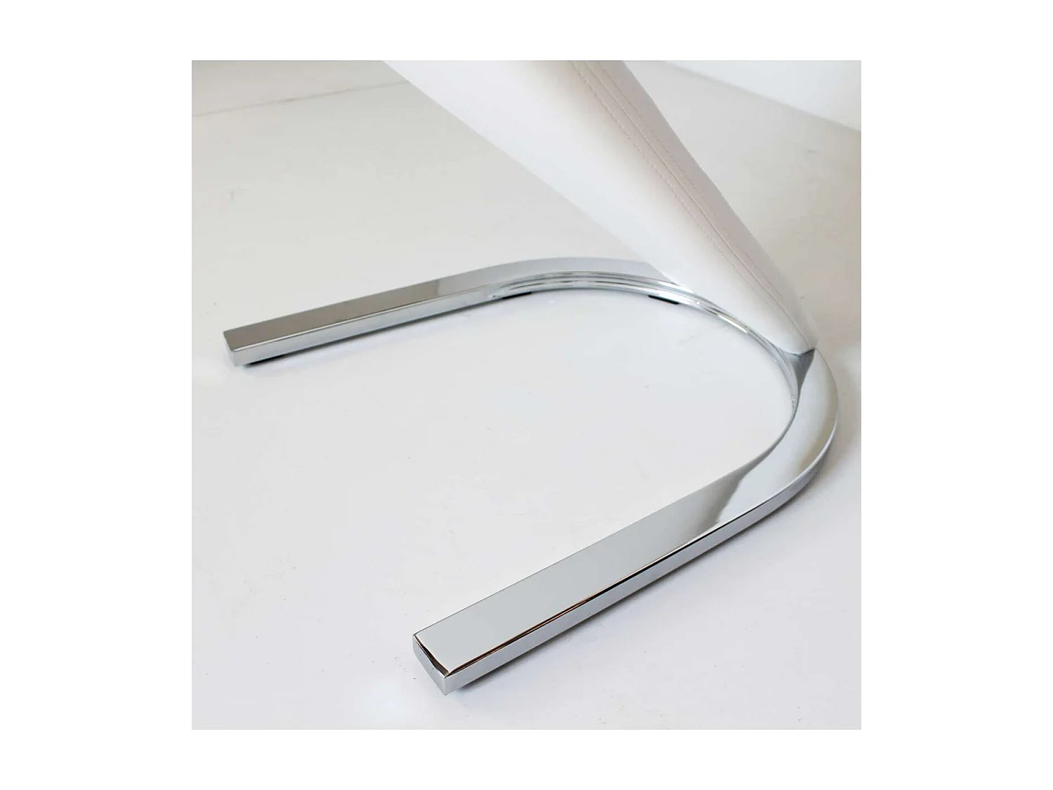 Pack de 2 sillas Unique tapizadas en tejido PU blanco, 100cm(alto) 43cm(ancho) 62cm(largo)