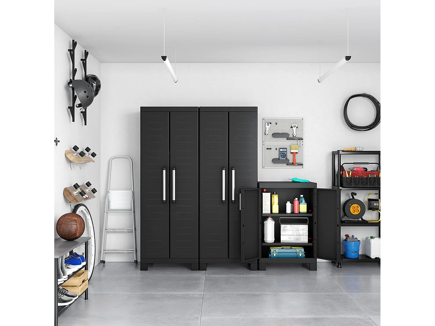 Armadio basso in resina da giardino "Cindy" con ripiani interni e piedini rialzati cm 65x45 97h