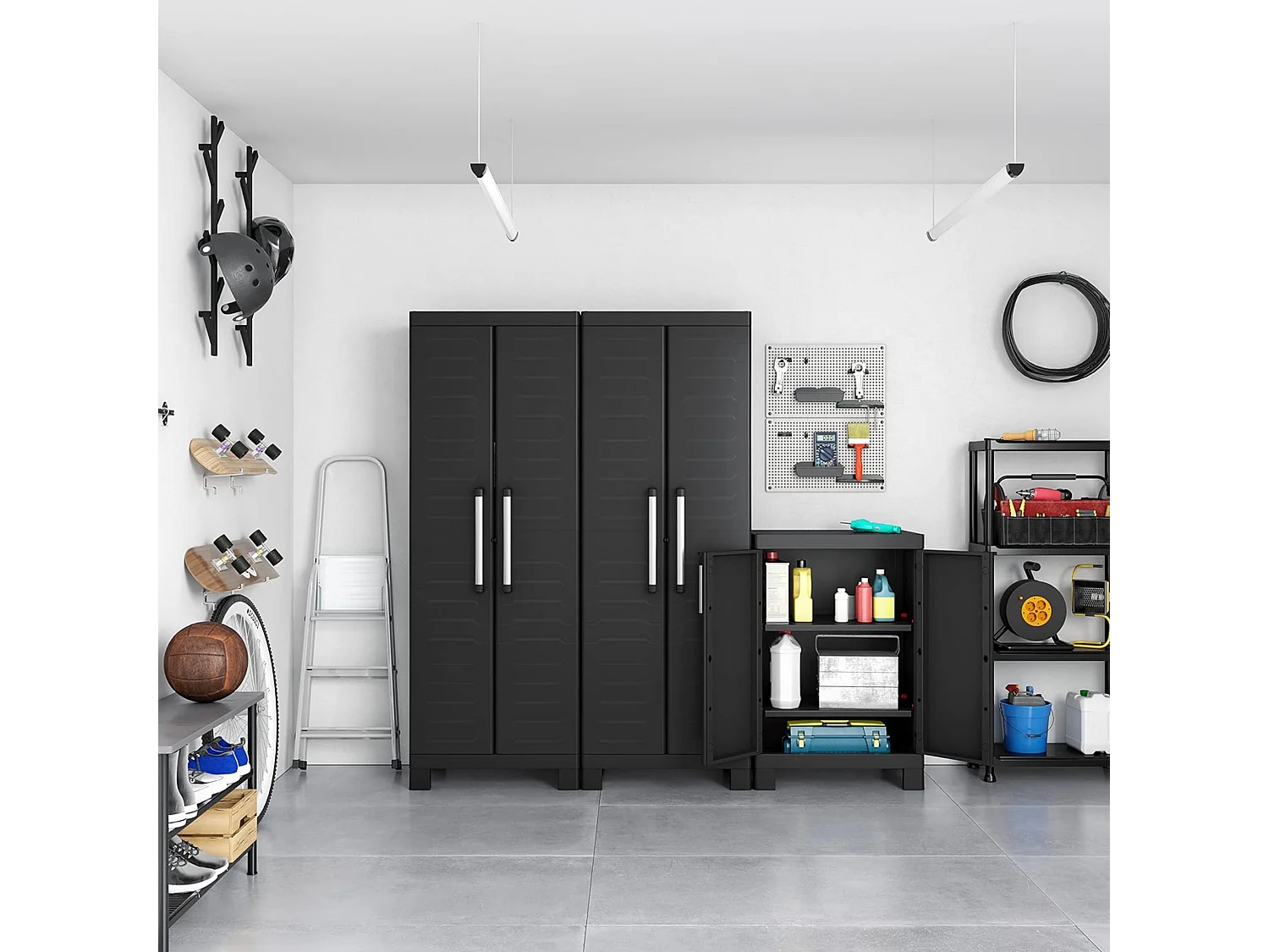 Niedriger Gartenschrank aus Harz "Cindy" mit Innenregalen und erhöhten Füßen cm 65x45 97h