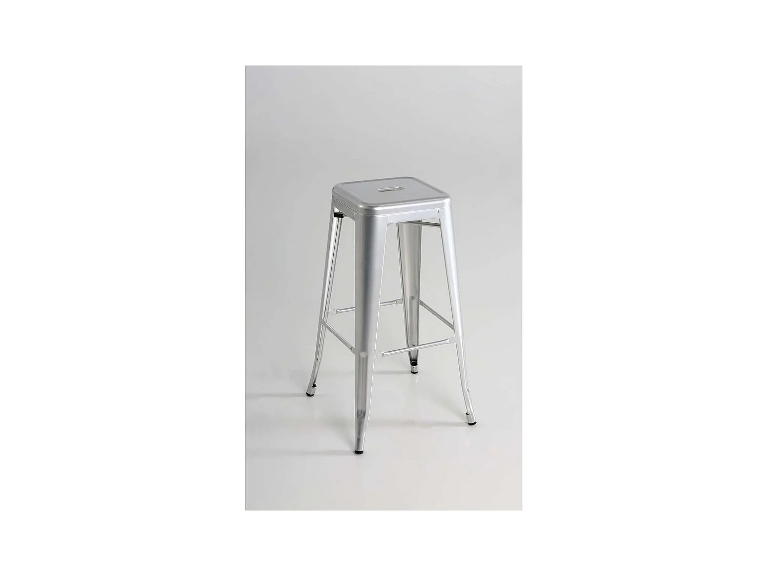 Pack de 4 taburetes de metal apilable acabado plata, 31 cm(ancho) 76.5 cm(altura) 31 cm(fo