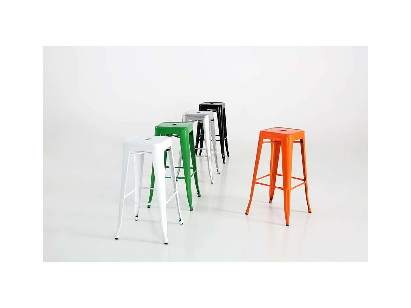 Pack de 4 taburetes de metal apilable acabado plata, 31 cm(ancho) 76.5 cm(altura) 31 cm(fo