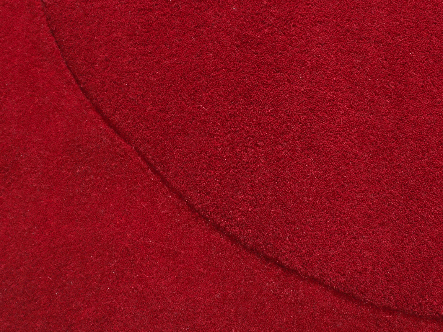 Tapis organique 100% laine tufté main 160 x 220 cm - Rouge cerise - 2200g/m² - ORUNI