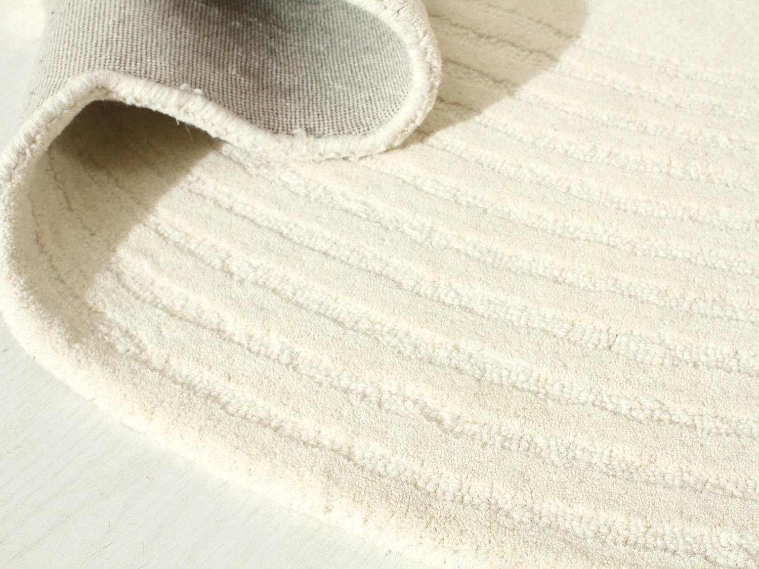 Tapis organique 100% laine tufté main - 120 x 160 cm - Ivoire - 2100g/m² - VELIMA