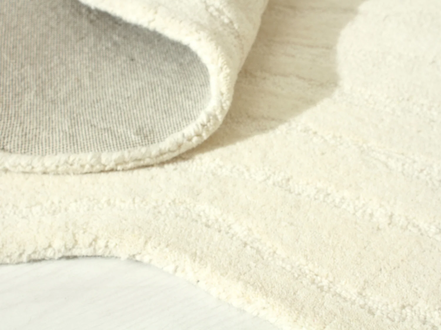 Tapis organique en relief 100% laine tufté main- D. 200 cm - Ivoire - 2100g/m² - ORENIA