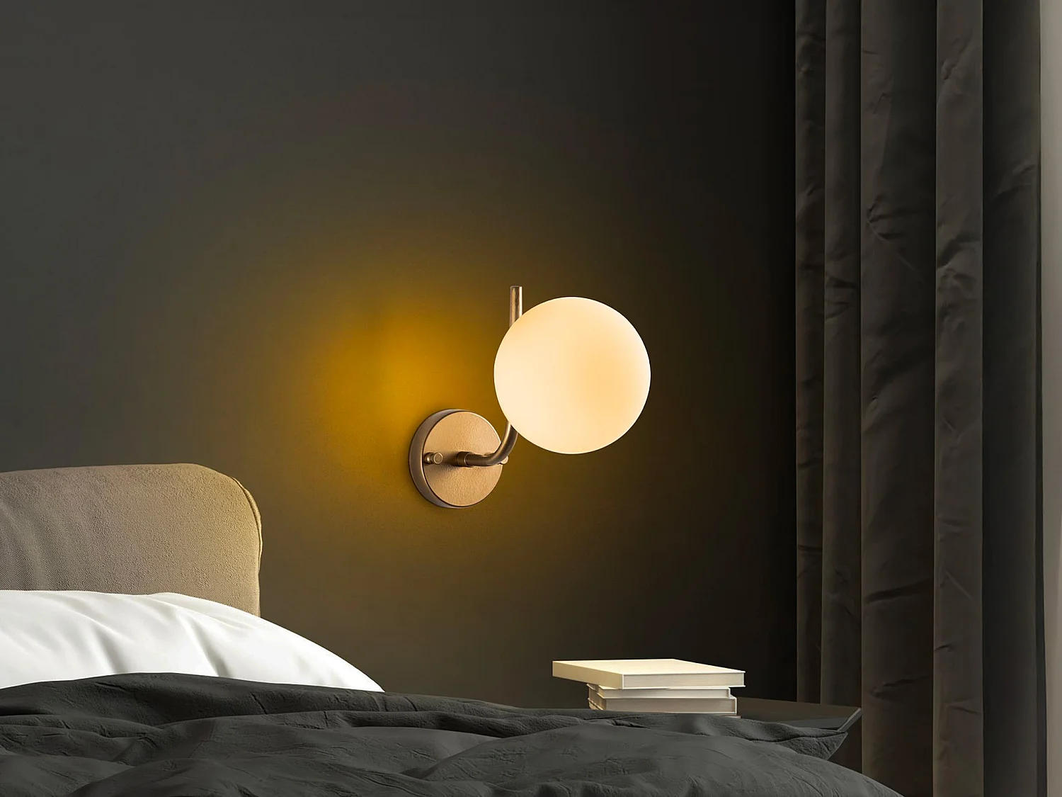 Guldfarvet væglampe med kugle - L. 29 x D. 15 cm - ORBEA