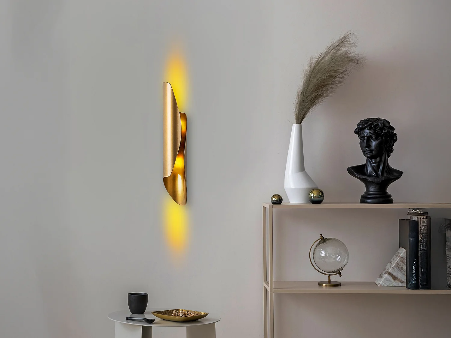 Veggvegglampe i forgylt metall - H. 40 x D.8 cm - LYNOR