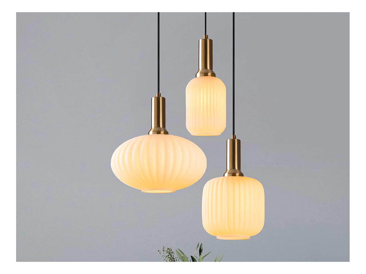 Lampadario in metallo - Dorato e bianco - 3 paralumi H.130 x L. 55 cm - OSKA