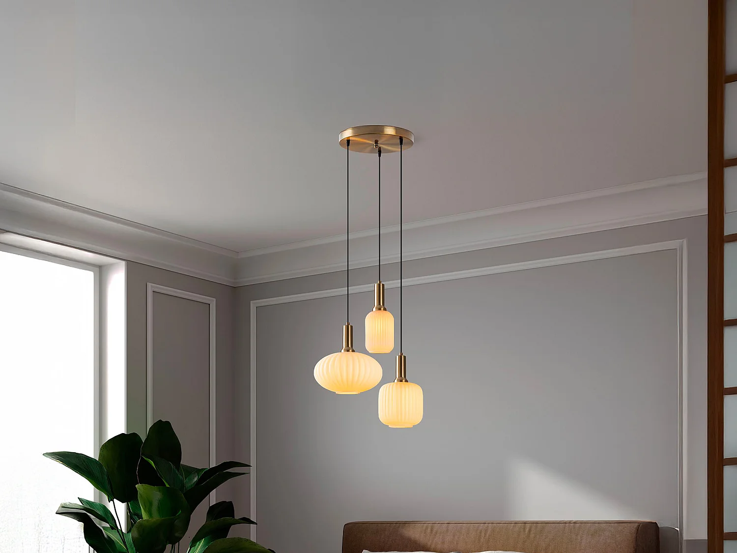 Lampadario in metallo - Dorato e bianco - 3 paralumi H.130 x L. 55 cm - OSKA