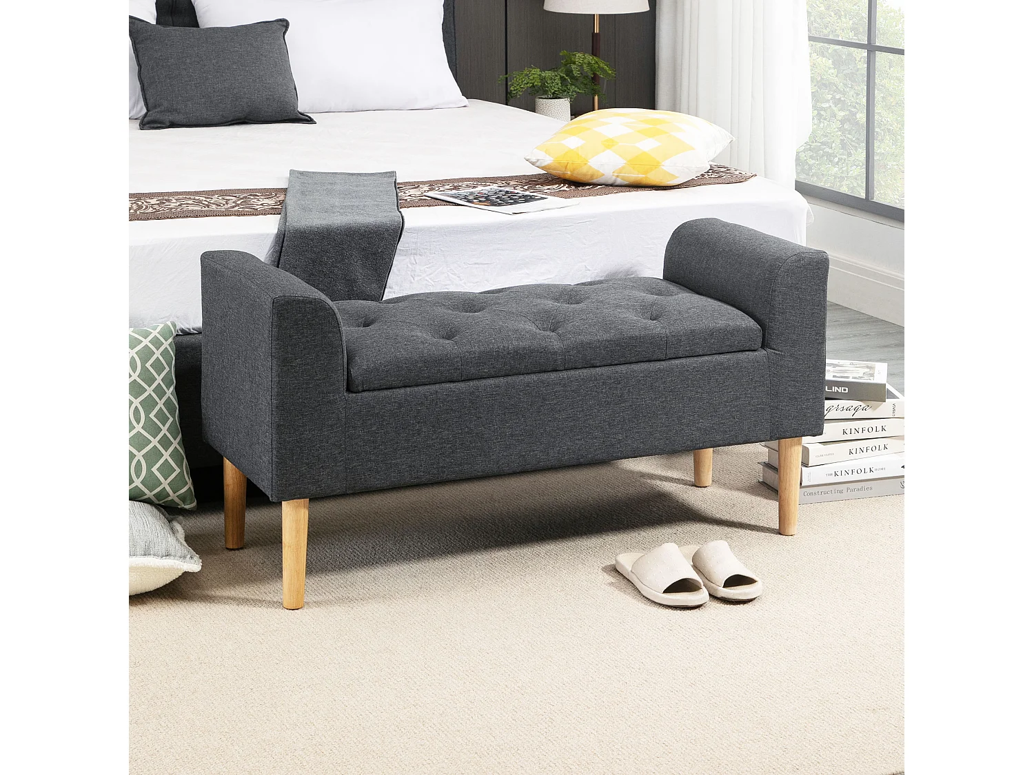 Banquette coffre de rangement 2 en 1 design Chesterfield assise capitonnée accoudoirs courbés pieds effilés bois d'hévéa aspect lin gris