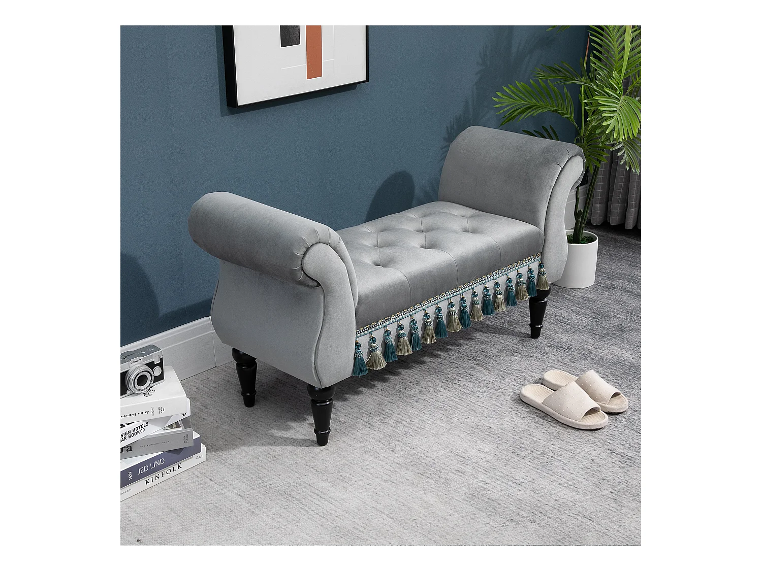 Banc banquette capitonnée design accoudoirs courbés pompons pieds bois hévéa revêtement velours gris
