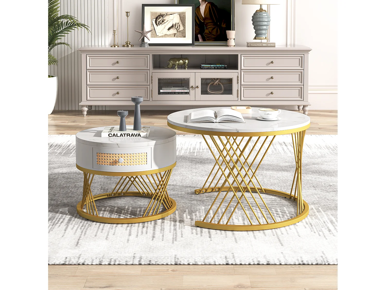Lot de 2 tables basses gigognes rondes placage marbre blanc avec tiroir et tablette inférieure, cadre en métal doré