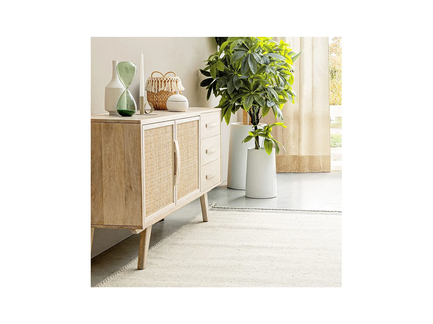 Buffet bas en bois de manguier blanchi 2 portes 3 tiroirs - SHANNA