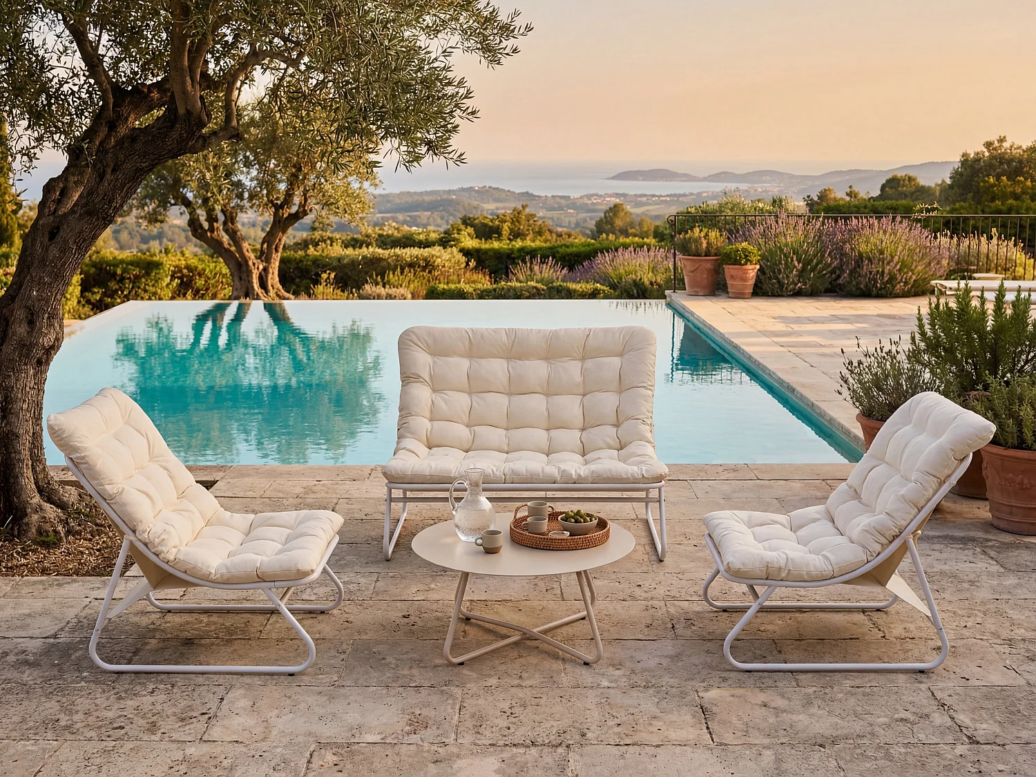 Salon de jardin en acier : 1 canapé 2 places, 2 fauteuils et 1 table basse - Beige avec coussins - LYMIS de MYLIA