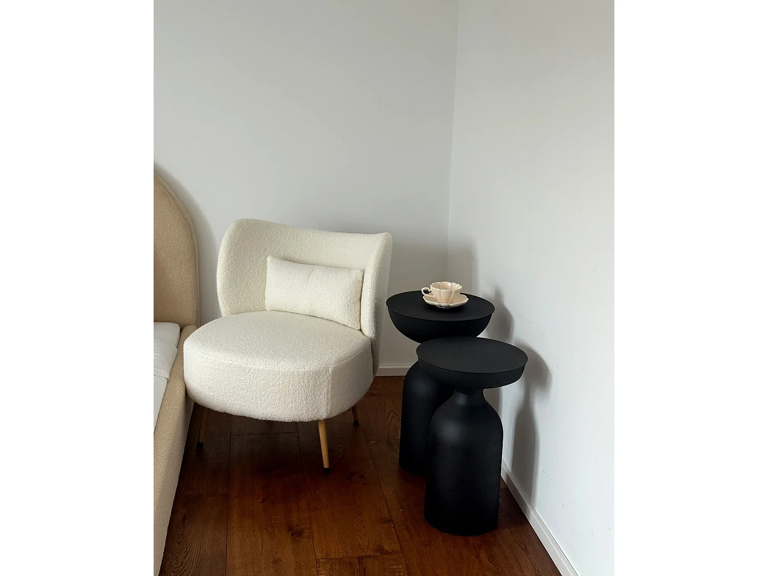 Poltrona OTSBY II con cuscino Bouclé Crema
