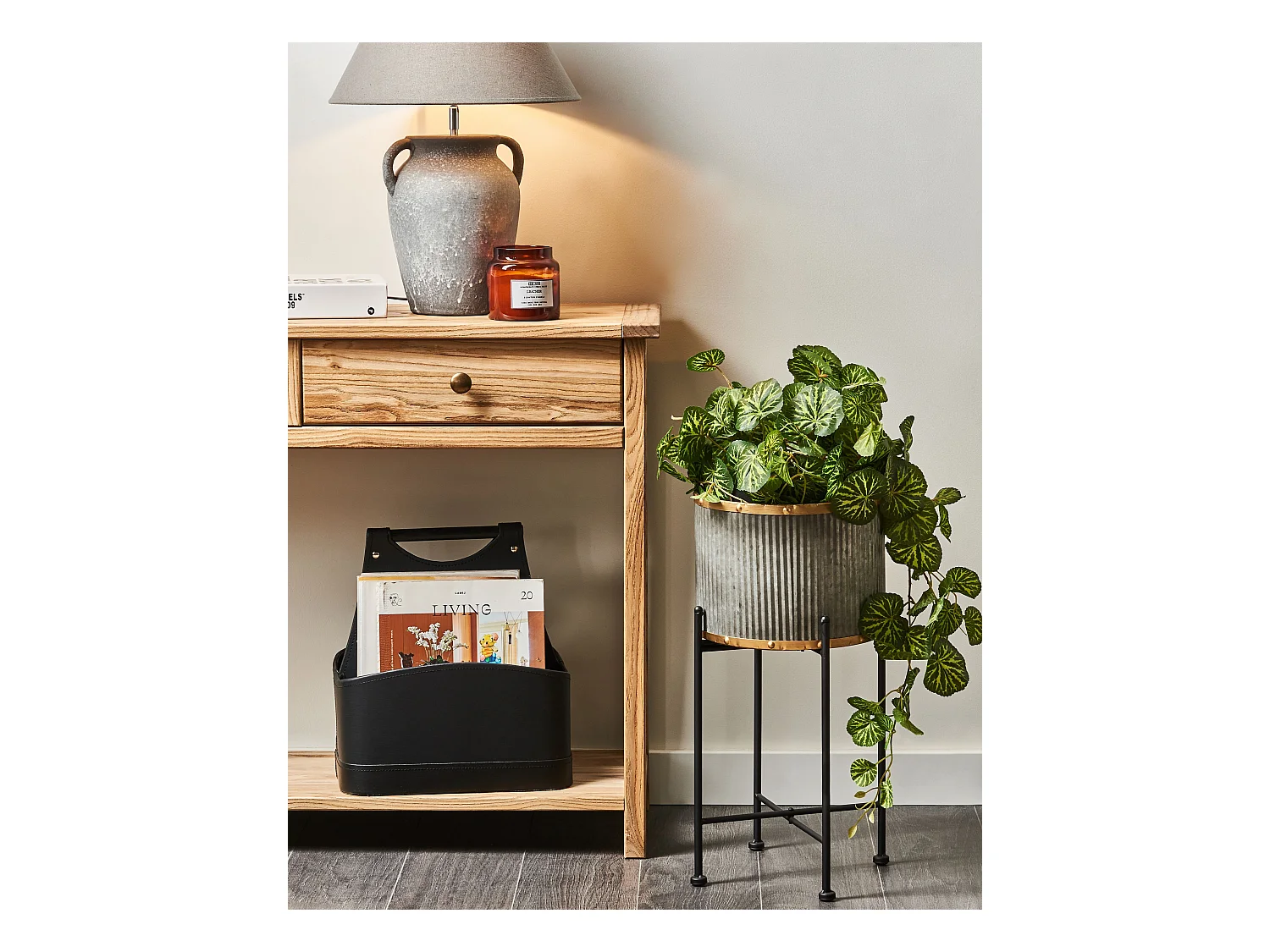 Blumentopf mit Beinen FEUILLE Metall 26 cm Grau