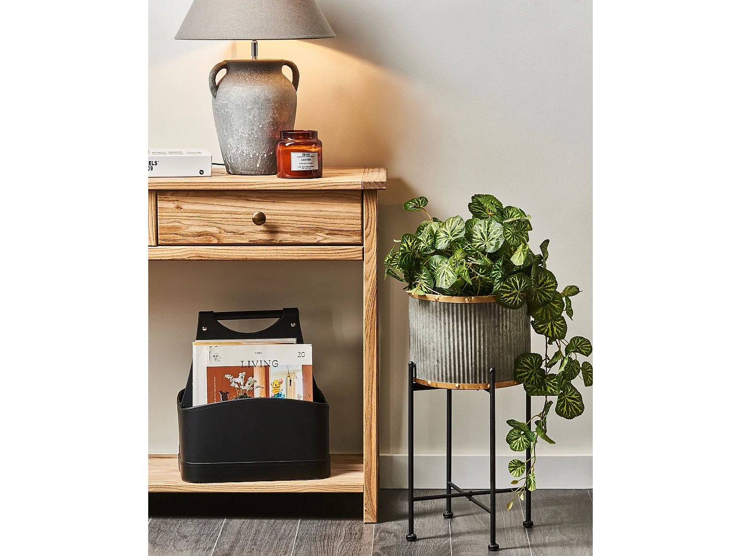 Cache-pot sur pied FEUILLE Métal 26 cm Gris