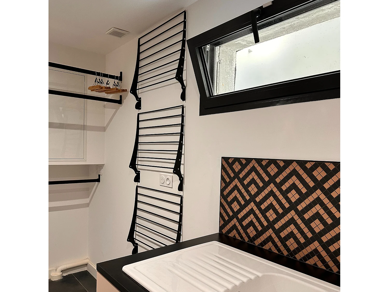 Étendoir à linge mural pour intérieur et extérieur – noir – 100x50x10 cm Fold 100