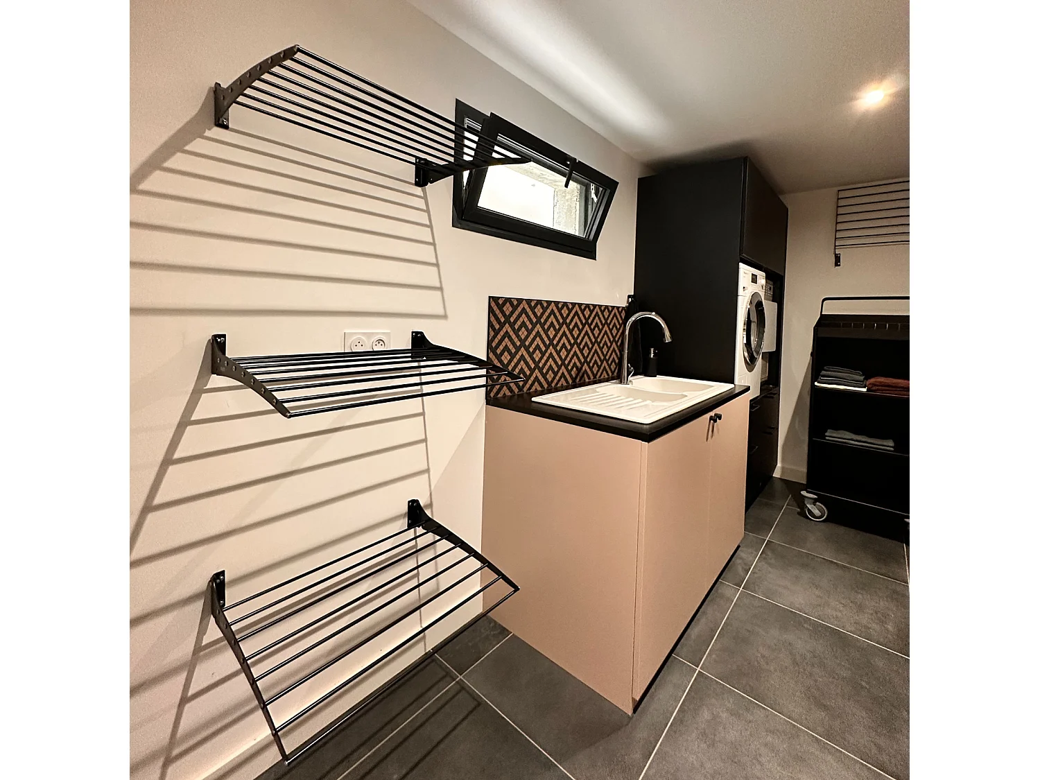 Étendoir à linge mural pour intérieur et extérieur – noir – 100x50x10 cm Fold 100