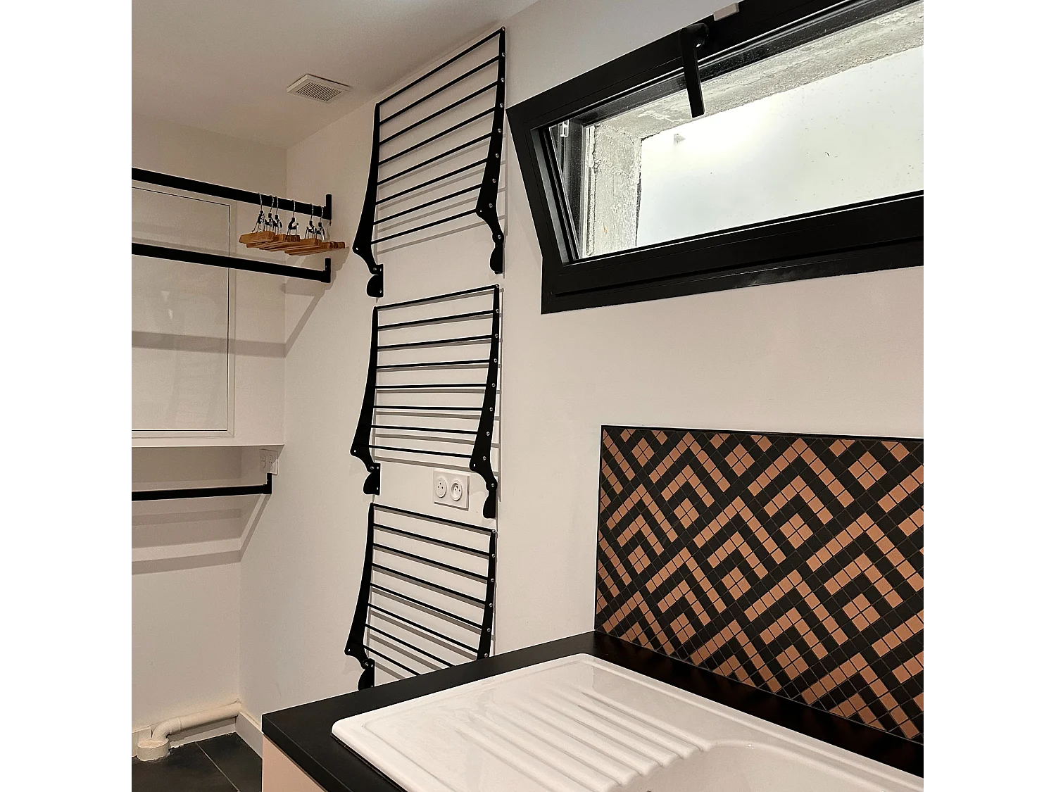 Étendoir à linge mural pour intérieur et extérieur – noir – 100x50x10 cm Fold 100