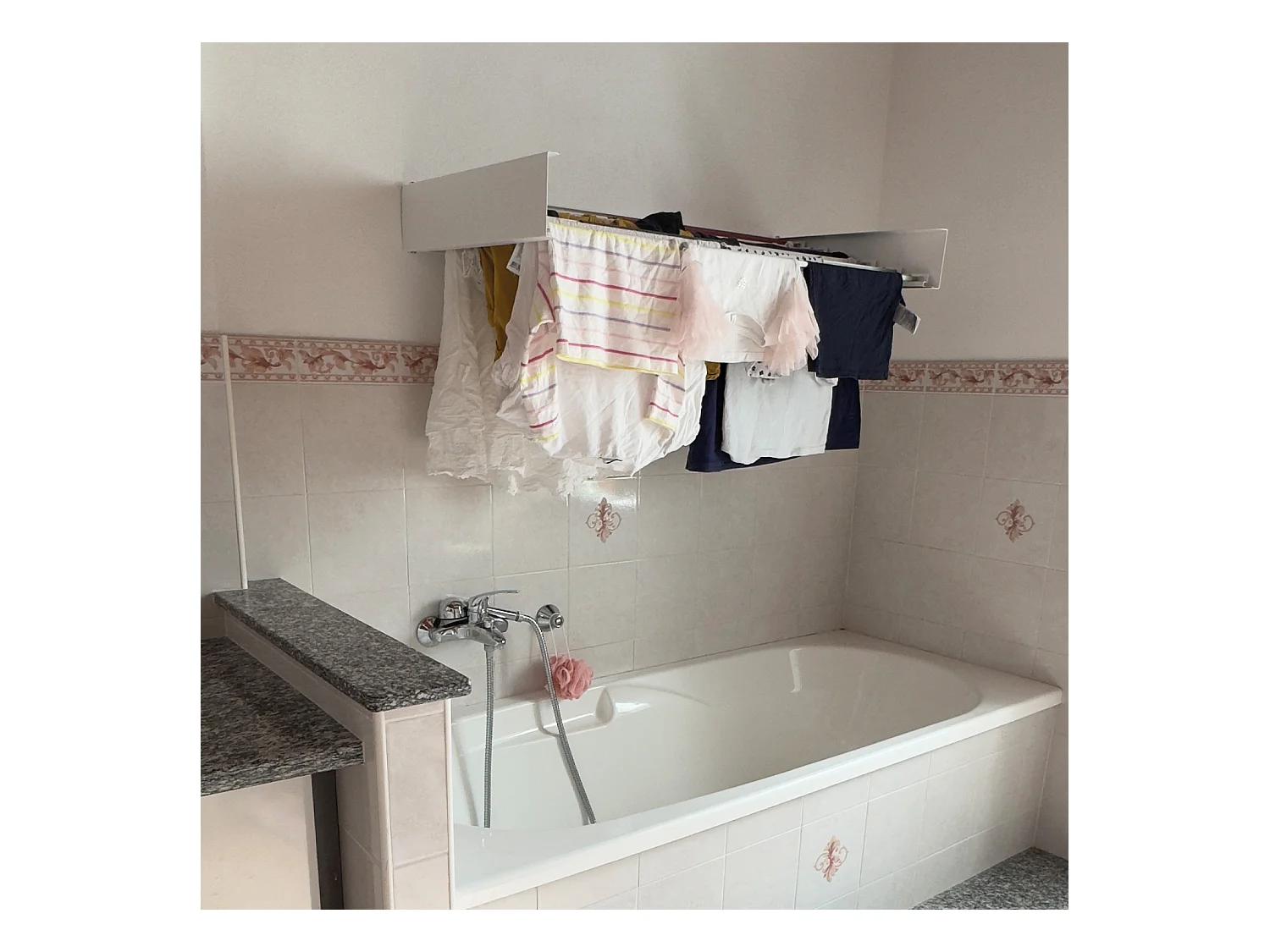 Étendoir mural rétractable en aluminium résistant – blanc – 101x50x13 cm Hide 100