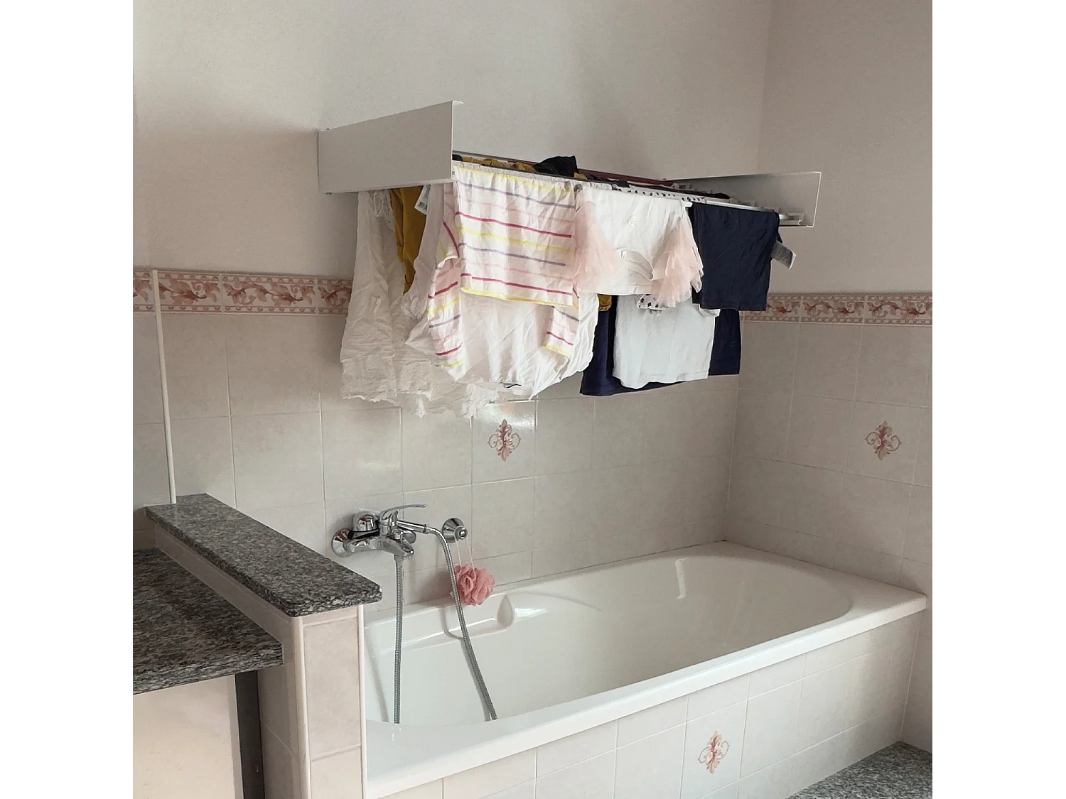 Étendoir mural rétractable en aluminium résistant – blanc – 101x50x13 cm Hide 100