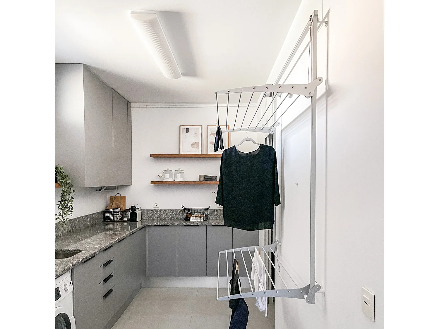 Étendoir mural 2 grilles pliable et réglable en hauteur – gris – 152x52x137 cm Wall Plus