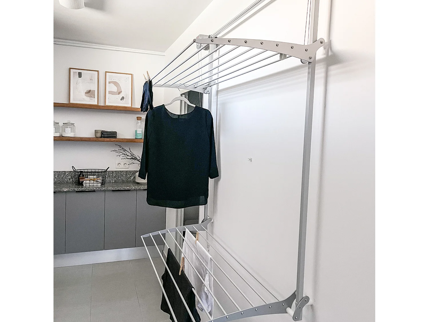 Étendoir mural 2 grilles aluminium résistant – blanc – 88x52x137 cm Wall Plus