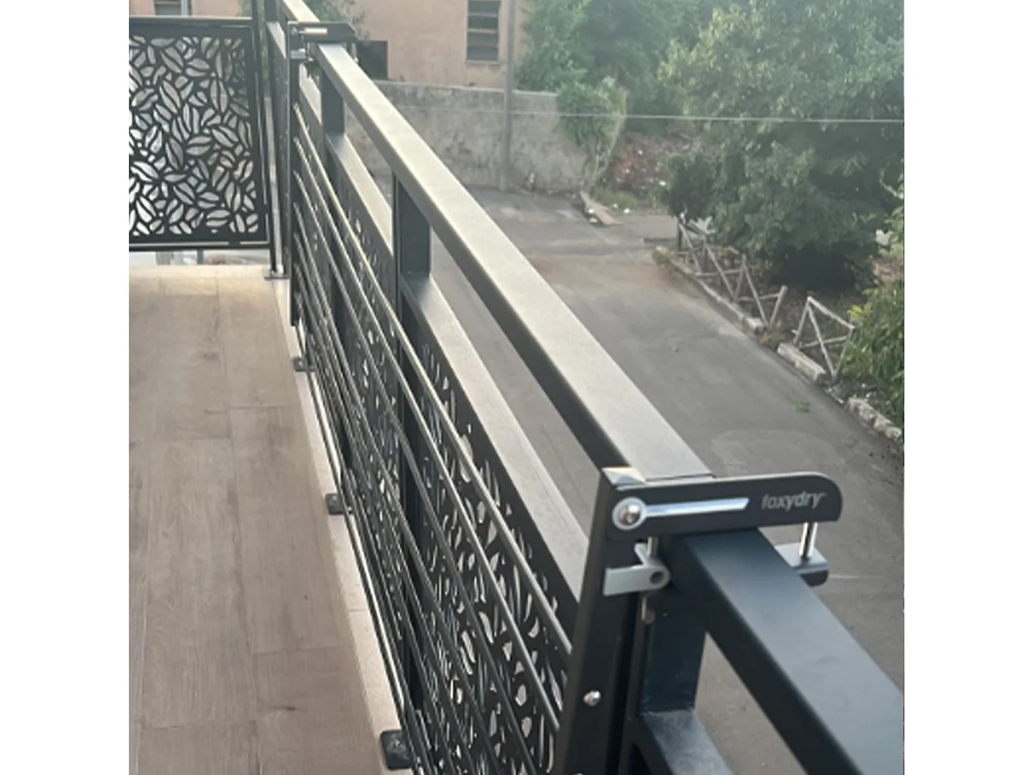 Étendoir balcon pliable et inclinable aluminium résistant – antracite – 62x63x8 cm DUO
