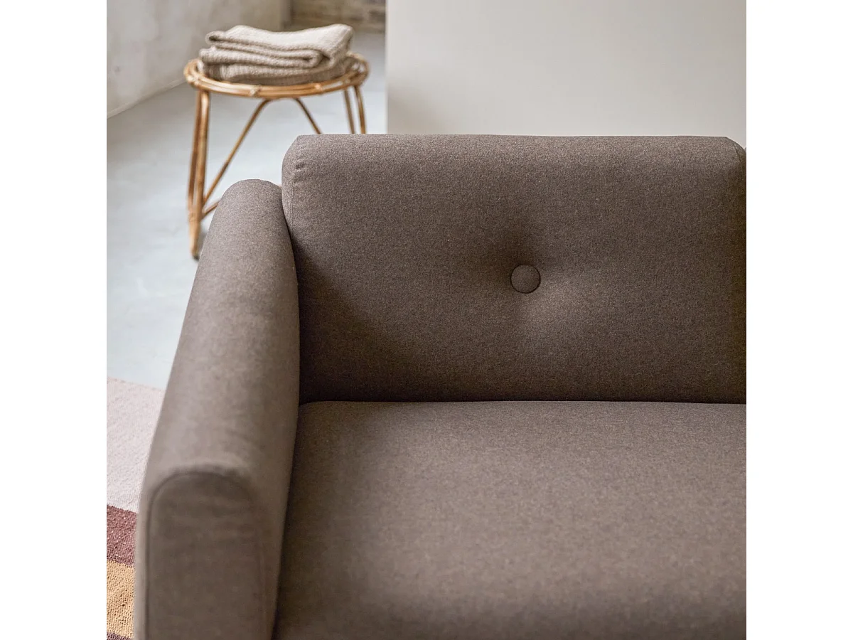Divano Bjorn in rovere massello e tessuto marrone da 2 posti, 2 posti