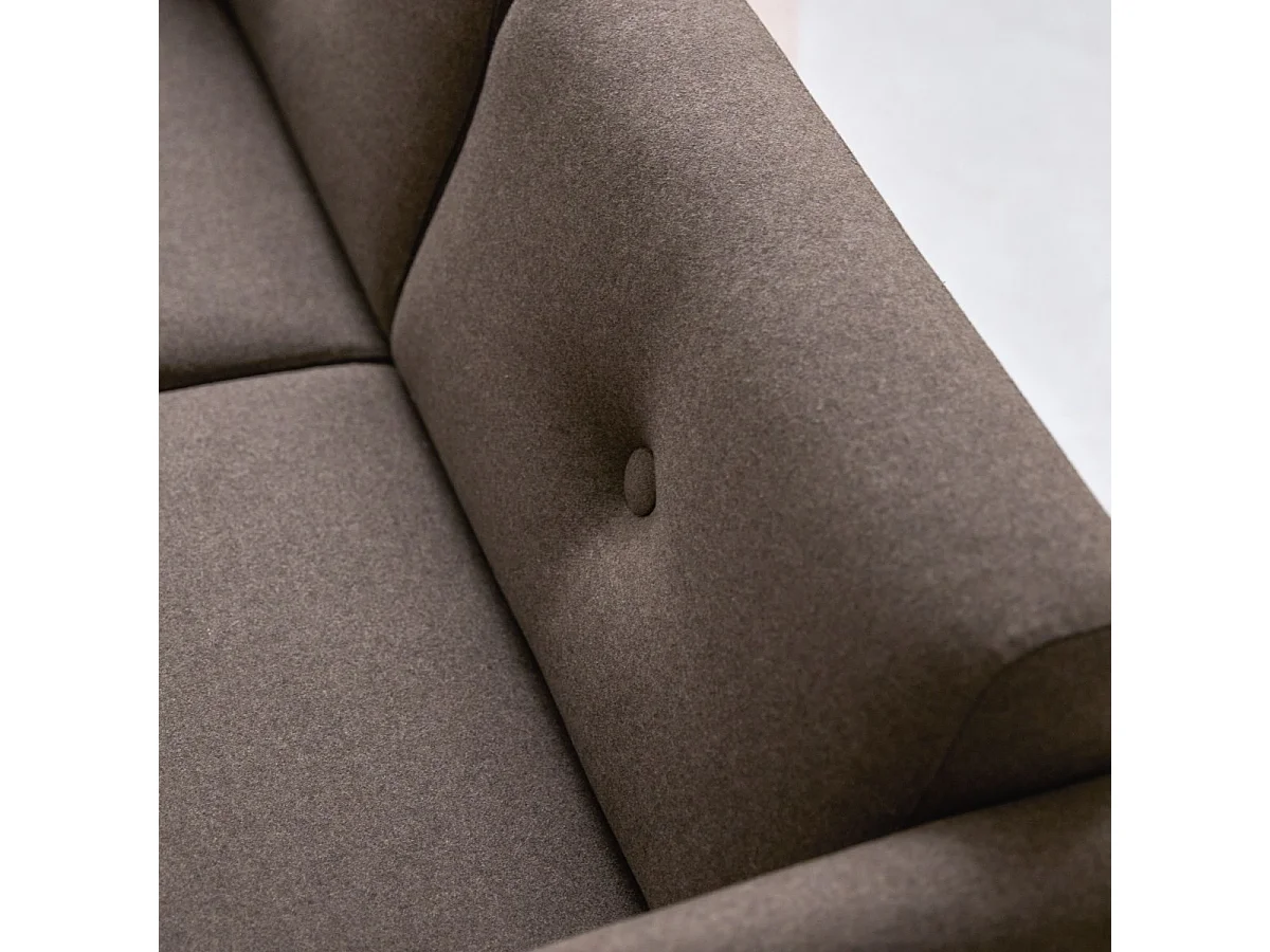 Divano Bjorn in rovere massello e tessuto marrone da 2 posti, 2 posti