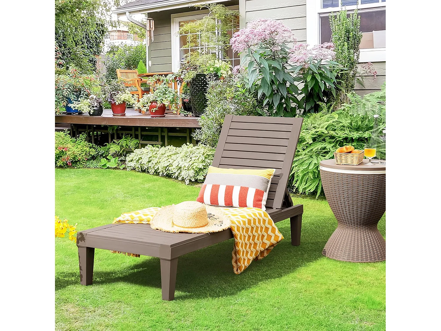 Zonneligstoel, weerbestendig, tuinligstoel met verstelbare rugleuning, balkonligstoel van kunststof, terrasligstoel in houtlook, ligstoel(bruin)AB92020