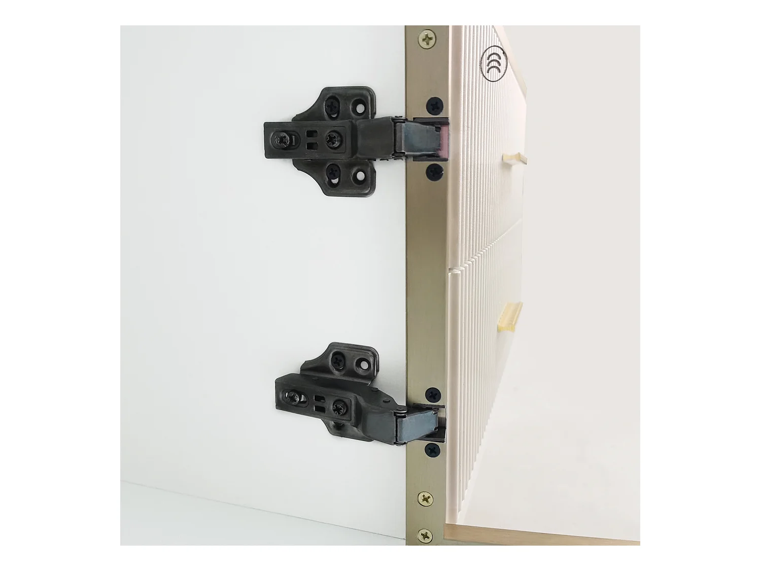 Meuble TV avec 2 portes en verre trempé brun et 4 tiroirs, plateau en placage marbre blanc, corps Blanc et Doré