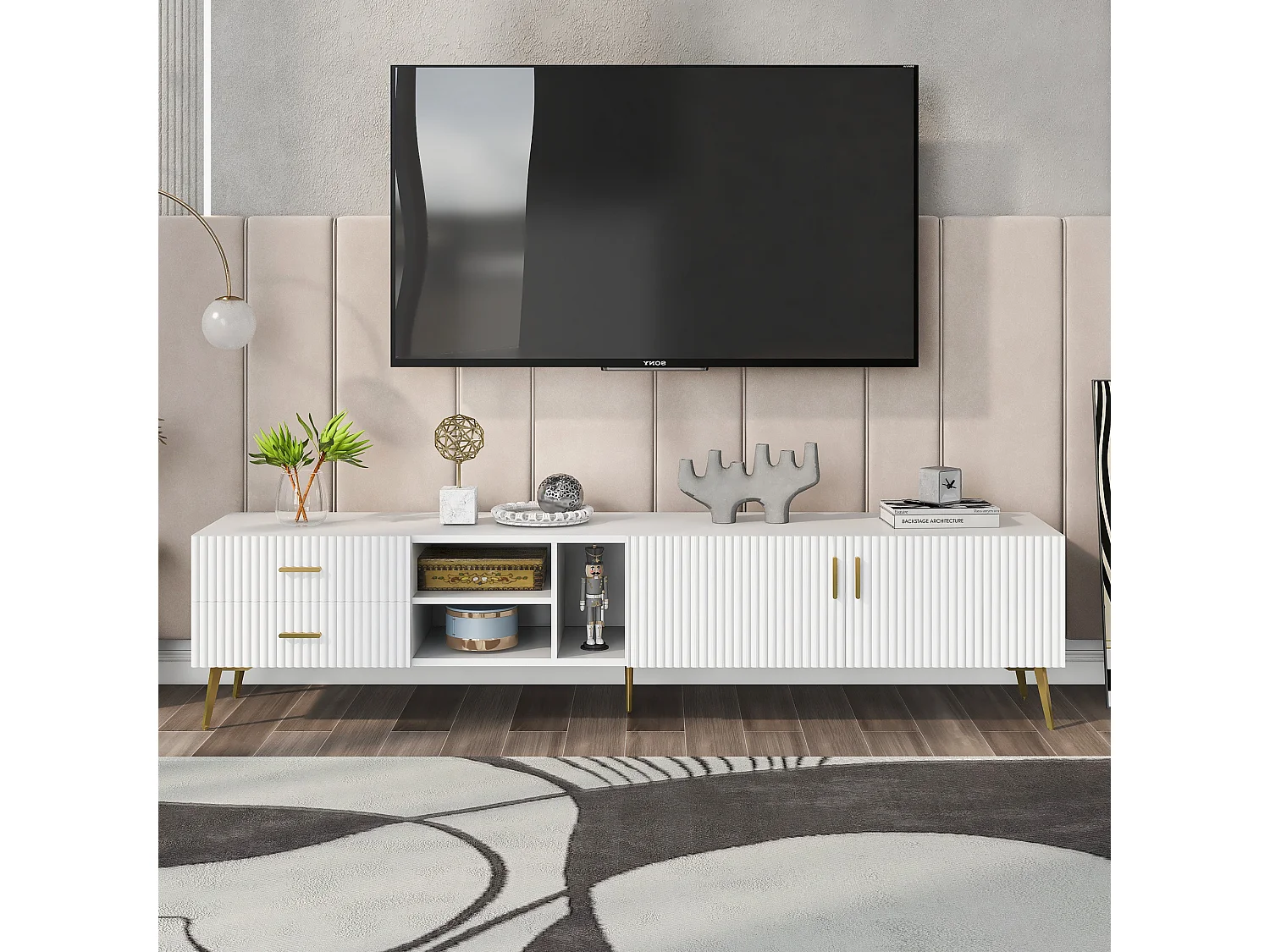 Móvel TV com 2 portas, 2 gavetas e 3 nichos, corpo branco, pés de metal dourado