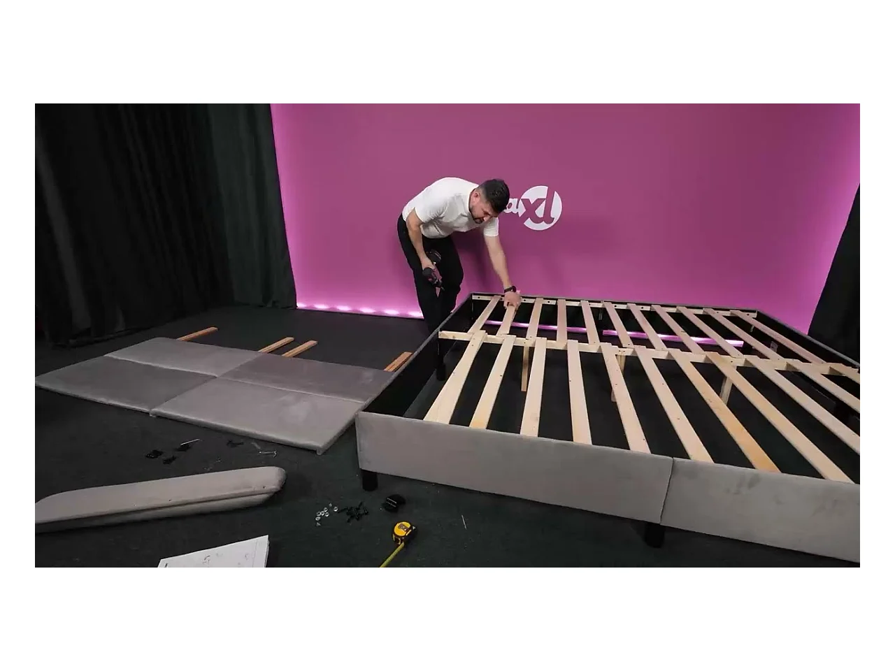 Sommier à lattes de lit matelas et LED Bleu foncé 180x200 cm