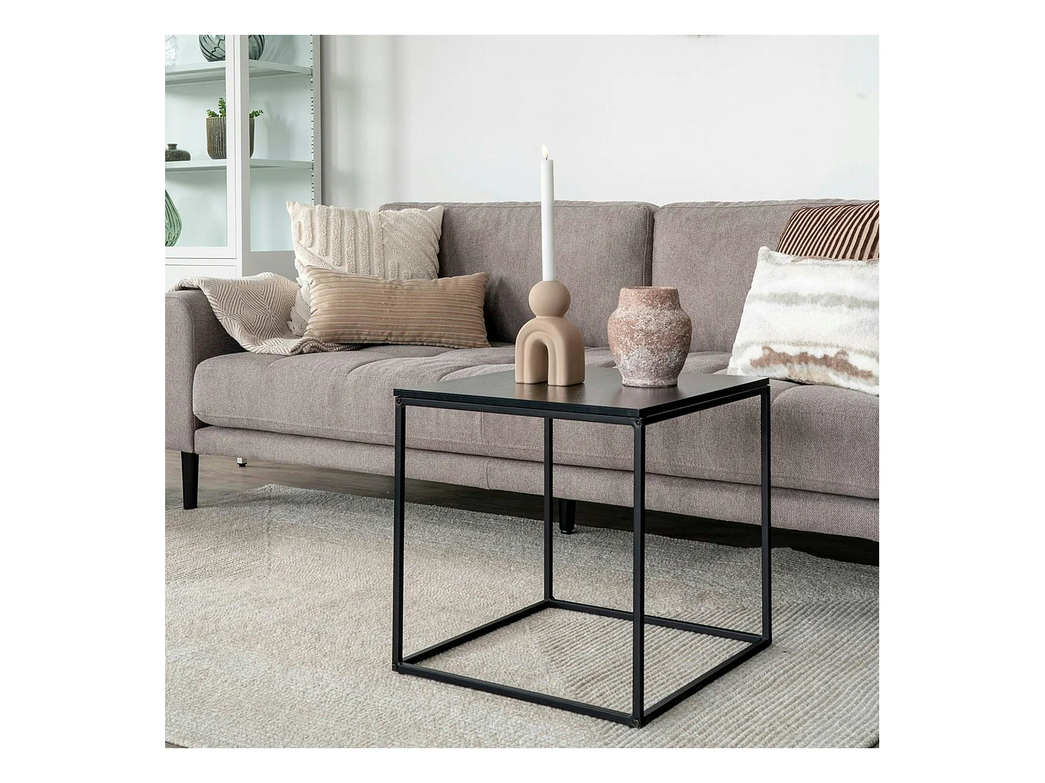 Bout de canapé minimaliste noir - forme cube design TALLINN