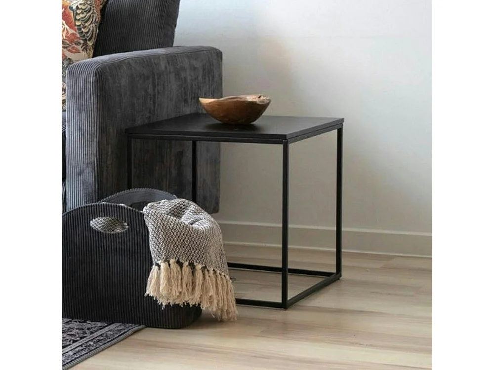 Bout de canapé minimaliste noir - forme cube design TALLINN