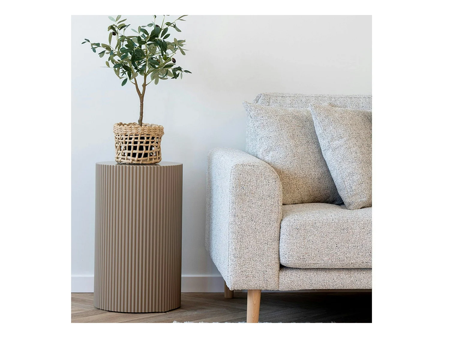 Bout de canapé design - forme ronde striée, beige naturel TRINITE