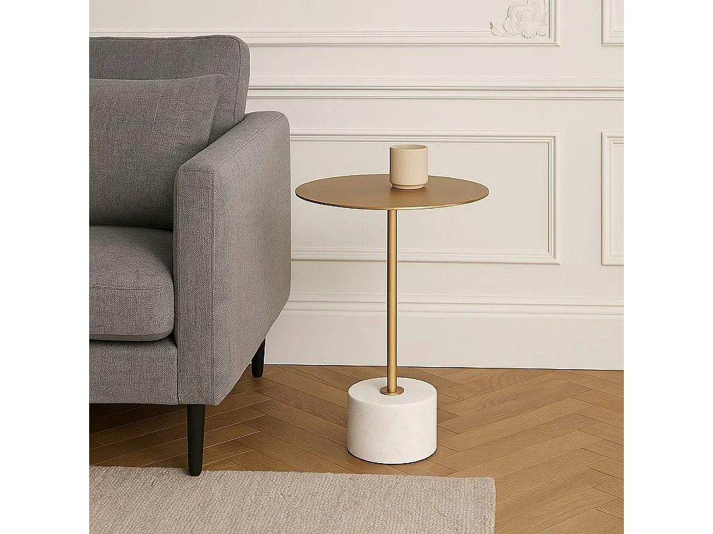Bout de canapé design en marbre avec plateau doré Ø51 cm TALLINN