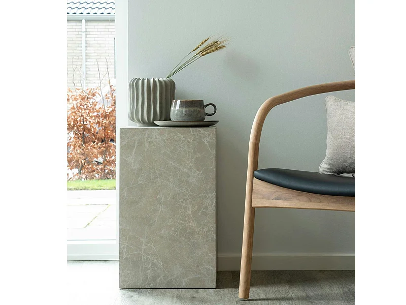 Bout de canapé design - forme haute, effet marbre beige TRINITE