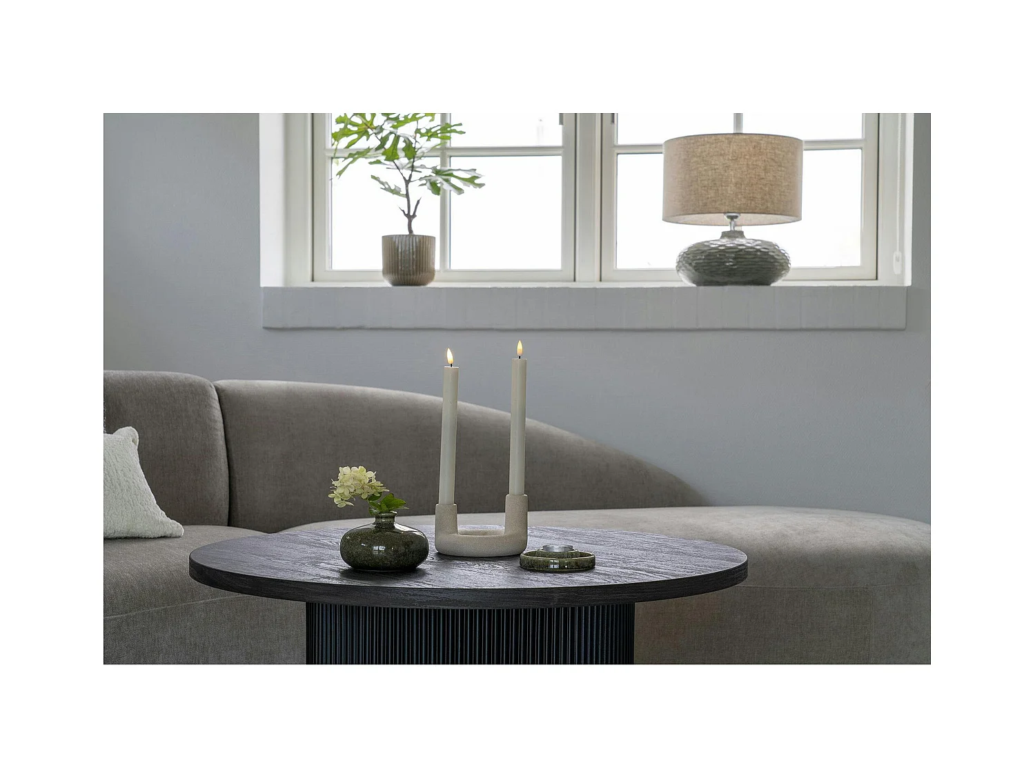 Bougeoir design en U pour 2 bougies - finition céramique mate beige