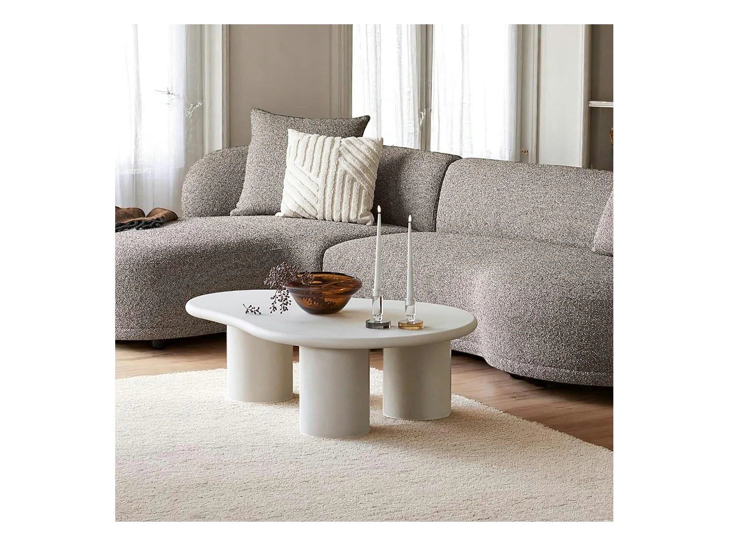 Table basse organique - finition peinture ciment TALLINN