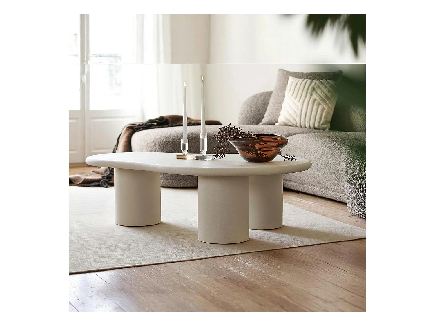 Table basse organique - finition peinture ciment TALLINN