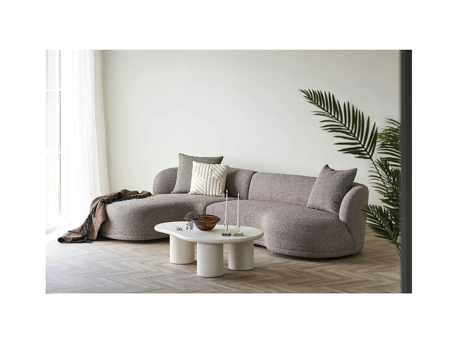 Table basse organique - finition peinture ciment TALLINN