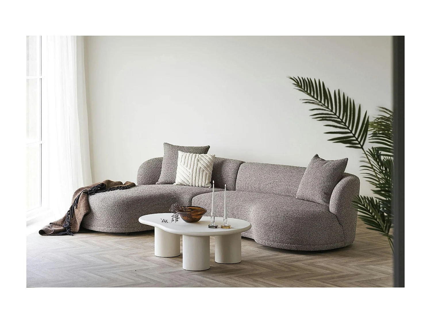 Table basse organique - finition peinture ciment TALLINN