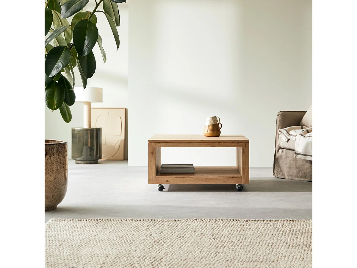 Quadratischer Couchtisch Anoa aus massivem Eichenholz mit Knoten