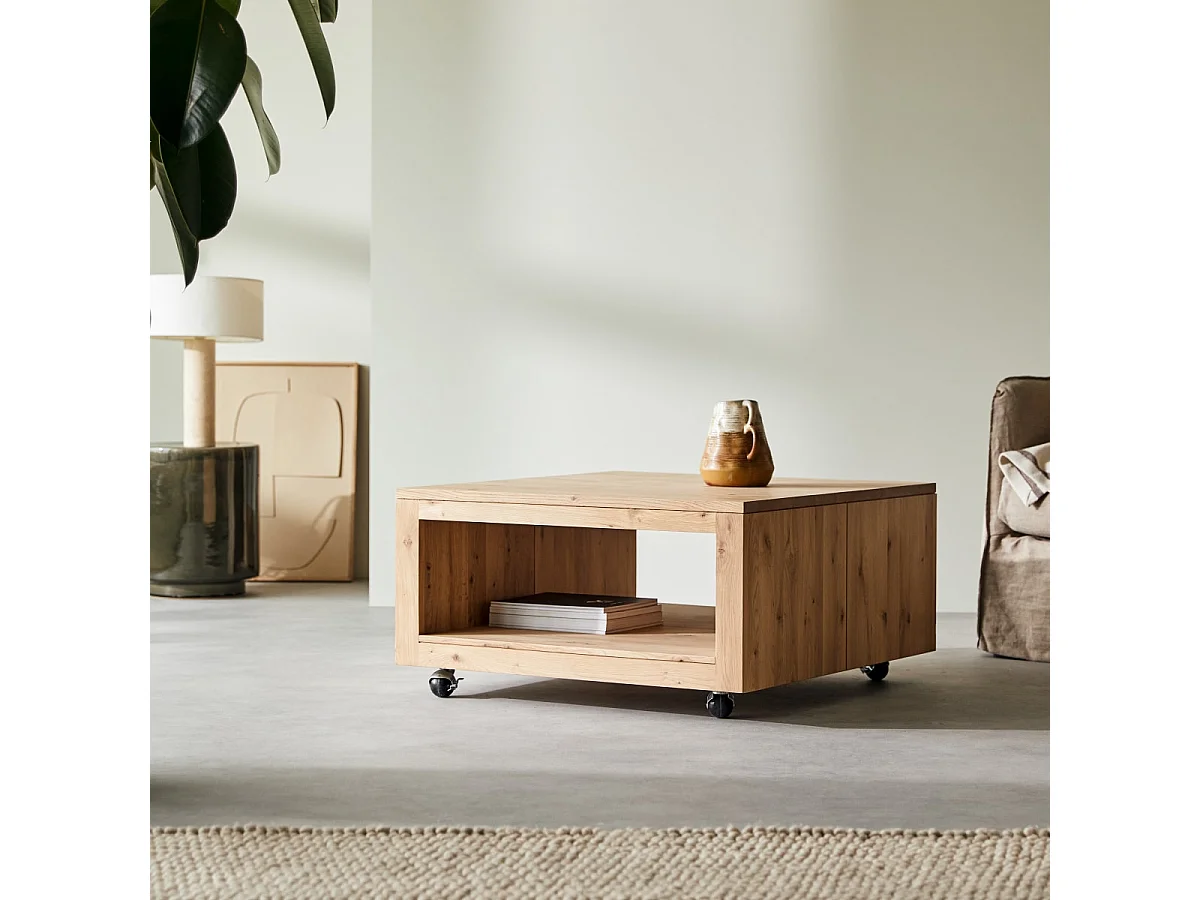 Quadratischer Couchtisch Anoa aus massivem Eichenholz mit Knoten