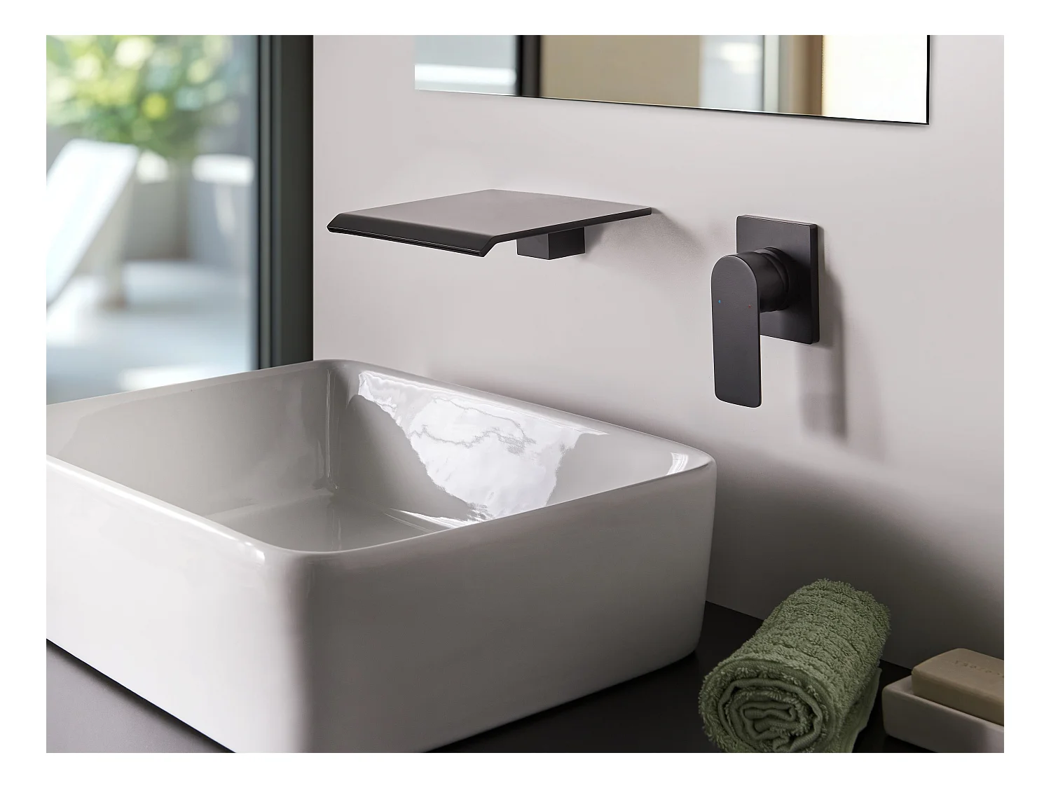 Robinet de lavabo mural APONWAO Laiton Noir