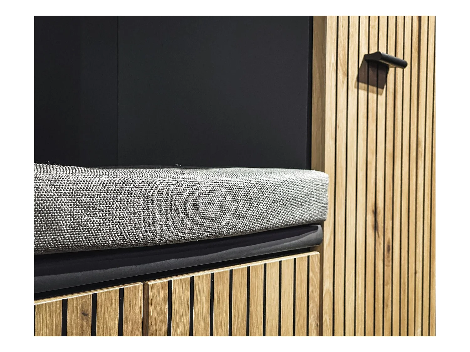 Mobile basso da ingresso moderno 60x46 SIP1 antracite, rovere e stampa a strisce nere